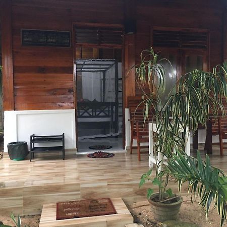 Gems Garden Guest House Тангалла Экстерьер фото