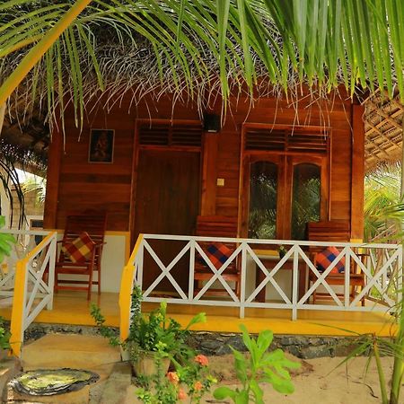 Gems Garden Guest House Тангалла Экстерьер фото
