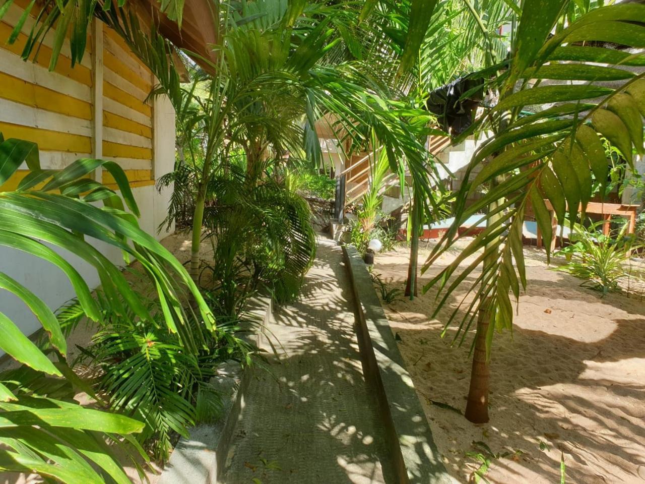 Gems Garden Guest House Тангалла Экстерьер фото